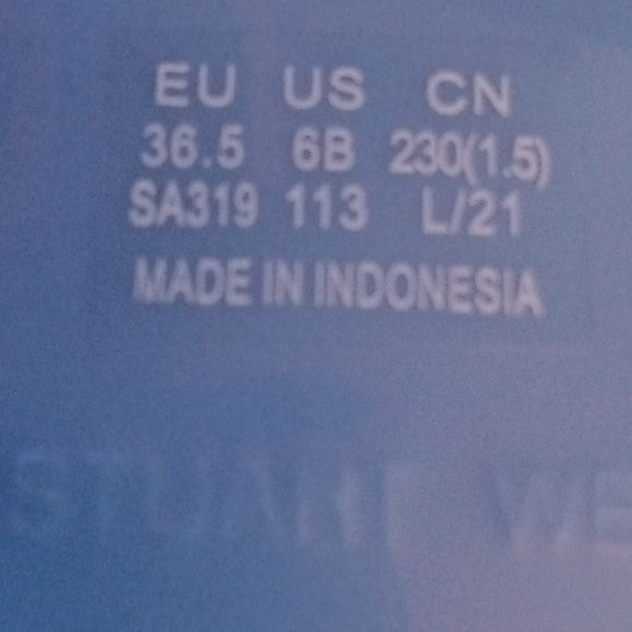 Stuart Weitzman sandals - Picture 8 of 9